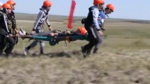 Транспортировка УП (условного пострадавшего) на носилках по пересечённой местности