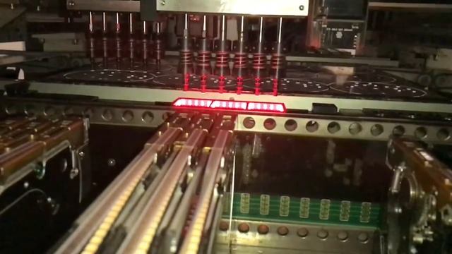 Оператор линии smt (поверхностного монтажа). Конвекционная печь оплавления т8. Smt монтаж. Smt монтаж. Сборщик плат yxing smt550.