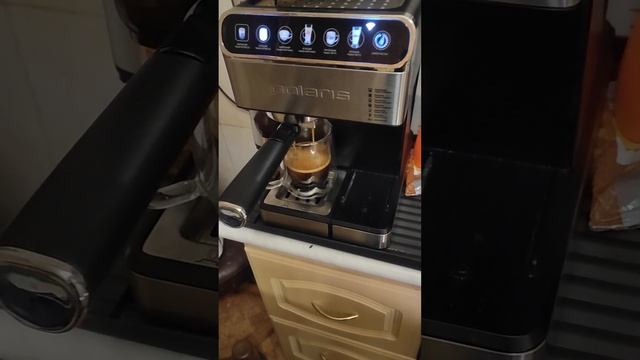 Кофеварка Polaris PCM 1540 WiFi - Возможность автоматически налить 2 порции через сценарии Алисы смотреть онлайн