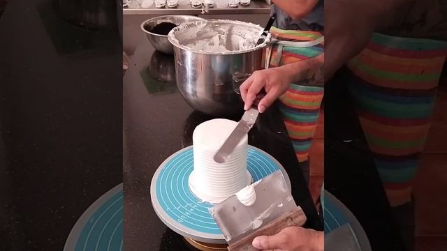 How To Stack 5 Tier Soft Icing Cake?