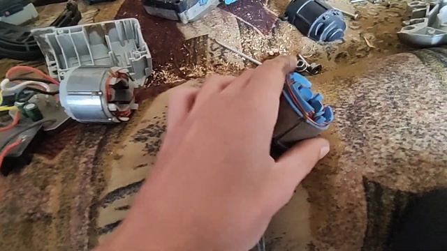 Разбор аккумуляторной цепной пилы DOKO DKCHS 40 PRO что за говно внутри??? смотреть онлайн