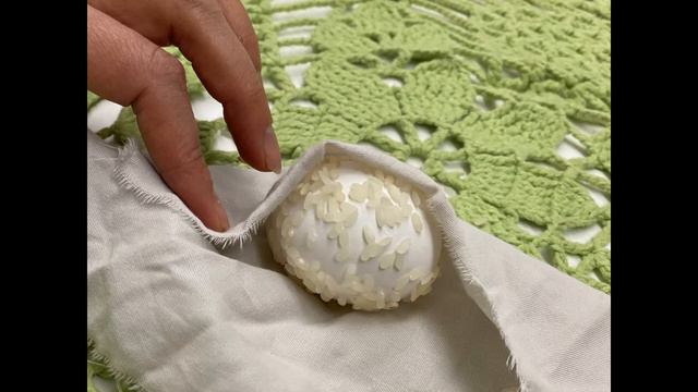 Как покрасить пасхальные яйца с помощью риса - How to dye Easter eggs with rice смотреть онлайн