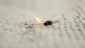 Курение на балконе. МЧС России предупреждает