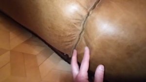 Перетяжка кожаного дивана Раскрой новой обивки из кожи поверх старой (не снимая) 15 марта 2022 г.