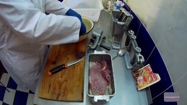 Изготовление слоёного зельца с помощью прессформы