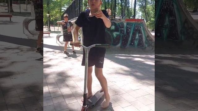 без обуви.. #трюкинасамокате #самокат