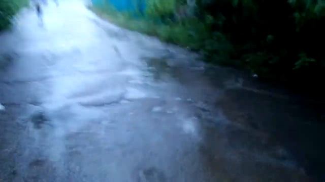 В дождливую погоду.