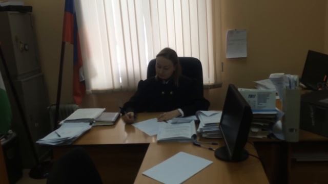 У так называемой судьи нет даже удостоверения! смотреть онлайн