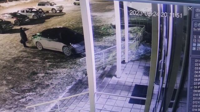 Сход снега с крыши. Киселёвск. 24.02.2023 смотреть онлайн