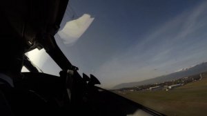 ЗАХВАТЫВАЮЩИЙ ВЗЛЕТ из КАБИНЫ из горной ЖЕНЕВЫ - ПИЛОТ ЗА ШТУРВАЛОМ