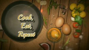 Салат из копчёной курицы и омлета готовится за считанные минуты и главное необычайно вкусный