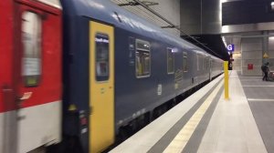 Einfahrt EN477 /IC 2079 in Berlin Hbf