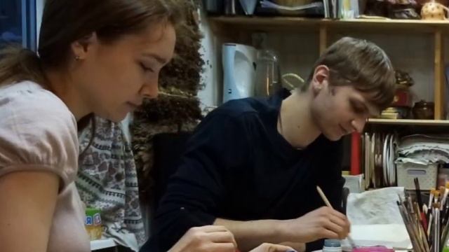 Лепка объёмных тарелочек в Мастерской ГЛИНОТВОРЦЫ смотреть онлайн