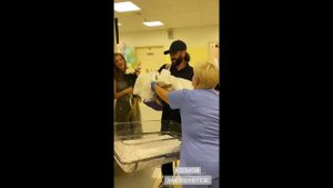 Лиза Арзамасова опубликовала фото и видео, как ее муж и его 17-летний сын забирают ее из роддома