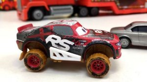 Игрушки для Детей из Мультика Тачки Большой Грузовик Мак и Много Машинок Молния Маквин и Друзья