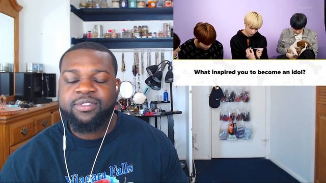 TXT Plays With Puppies While Answering Fan Questions Reaction смотреть онлайн