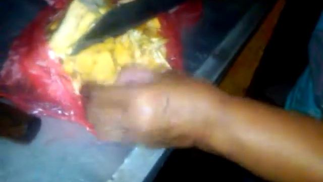 Making local Kuta - Bali smoothie: watermelon+melon+papya+mango+jackfruit+avacado+ice VID-2013122.. смотреть онлайн