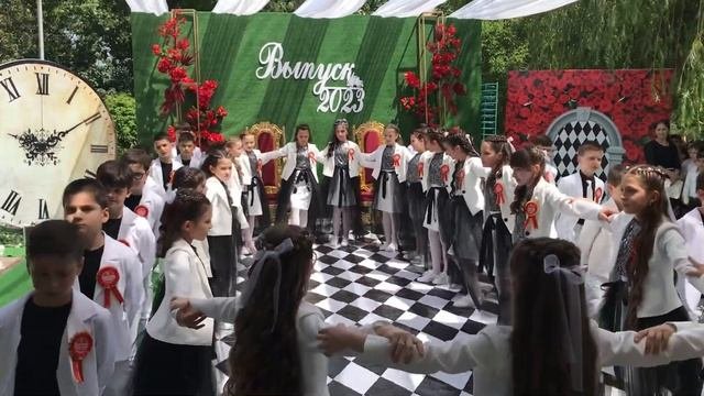 Выпускной вальс начальной школы прогимназии «Ручеёк»