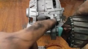 При вращении барабана скрипит , даже если просто прокрутить его рукой.