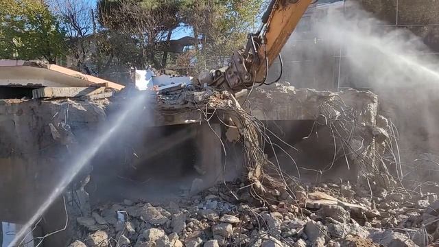 Crusher with Volvo EC290 смотреть онлайн