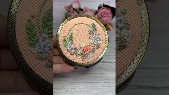 Зеркальце с микровышивкой. Ручная работа.