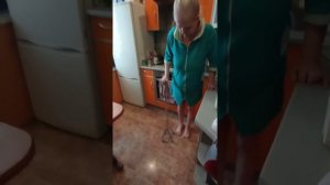 Учусь ходить с тростью