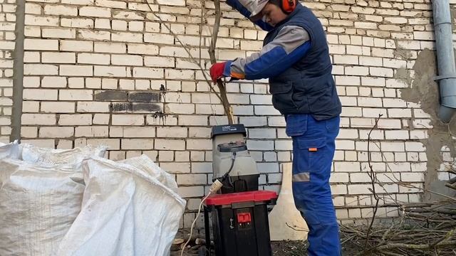 ОБЗОР Садовый электрический измельчитель #Зубр ЗИЭ-44-2800