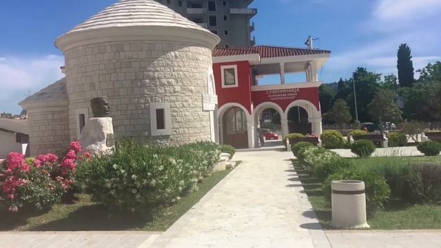 Храм в центре Бара. Черногория