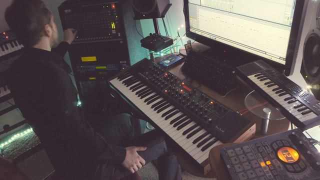 Chroma Shift - DSI Prophet 08, DSI Mono Evolver, E-mu Planet Earth, Yamaha TX81Z смотреть онлайн