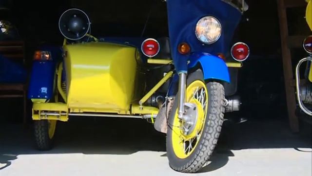 Мотоцикл Урал милицейский жёлто-синий (ретро 1) смотреть онлайн