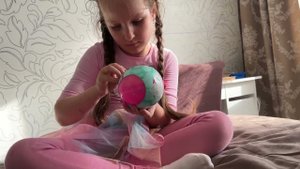 Распаковываем куклу LOL