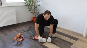 Стыки. Использование малки (угольника с регулируемым углом) при подрезке стыков. Неровный пол.