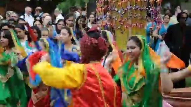 Indian summer bazaar in Moscow 2011 смотреть онлайн