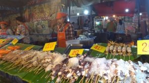 ВКУСНЫЙ Таиланд! Чем ОПАСЕН Ночной рынок Джомтьен? Цены на еду в Паттайе. Рынки Паттайи Тайланд