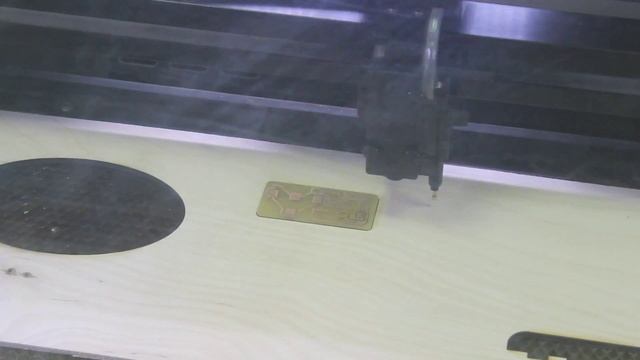 03 Нанесение надписей на плату для размещения элементов смотреть онлайн