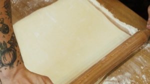 Рулетики с брусникой и козьим сыром