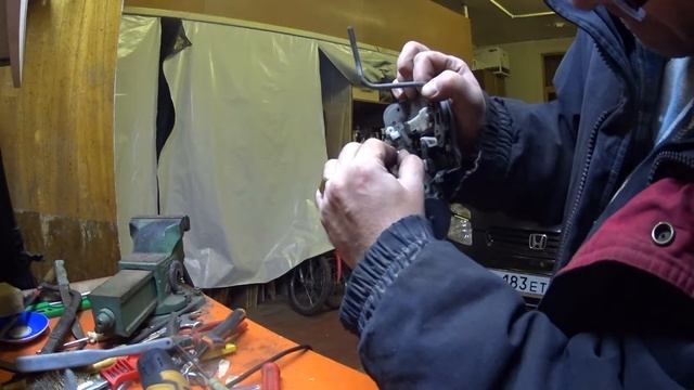 Заклинило замок автомобиля.