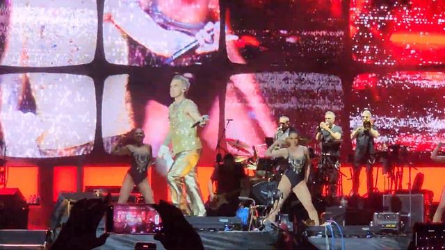 Robbie Williams - Let me entertain you - Israel 2023 смотреть онлайн