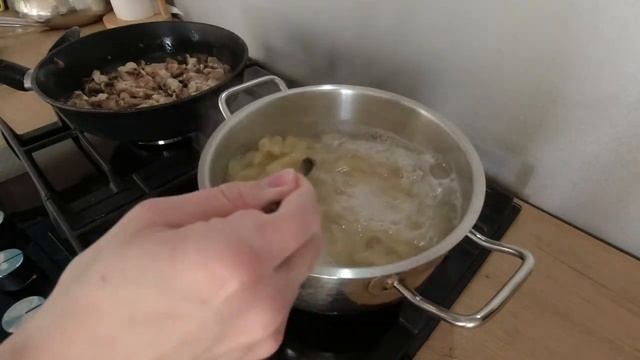 Как приготовить домашнюю пасту. Рецепт пасты с курицей и грибами. смотреть онлайн
