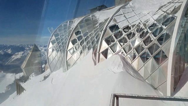 БАВАРСКАЯ СКАЗКА / Горные лыжи в Альпах на высоте 3000 м Цугшпитце смотреть онлайн