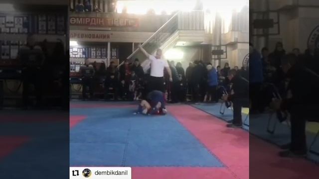 Жёсткое добивание на турнире по БОЕВОМУ САМБО среди детей!!! смотреть онлайн