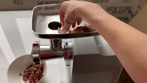 Домашний фарш на мясорубке Wollmer M905