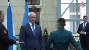 Министр обороны РФ Андрей Белоусов вручил медали Золотая Звезда отличившимся участникам СВО