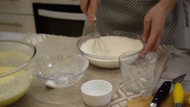 Апельсиновый кекс | Рецепт кекса с апельсином, шоколадом и курагой смотреть онлайн