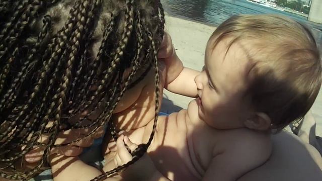 сын заигрывает с Алиной на пляже 2 смотреть онлайн