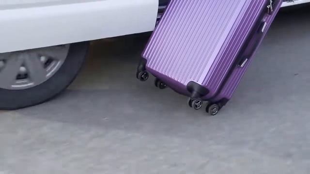 Прочные чемоданы из пластика и поликарбоната GoodBag