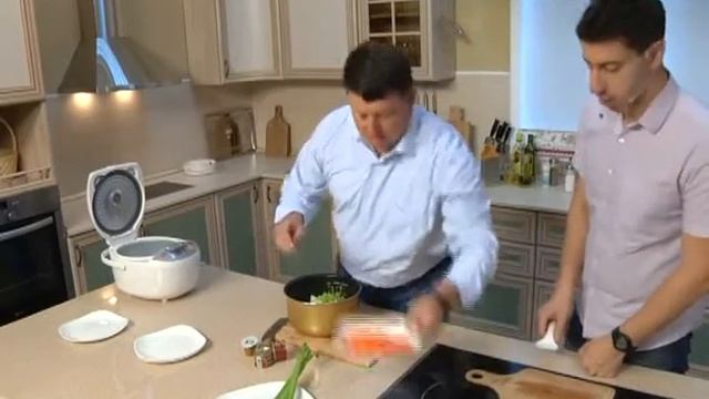 Food-talk шоу "ГастрономЪ" (Виктор Орел. Канадское блюдо стю из говядины) (РИА Биробиджан) смотреть онлайн