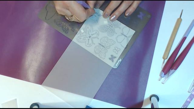 Как сделать бабочку, используя трафарет Pergamano DIY Parchment Class #МКРукоделиеПарчментКрафт смотреть онлайн