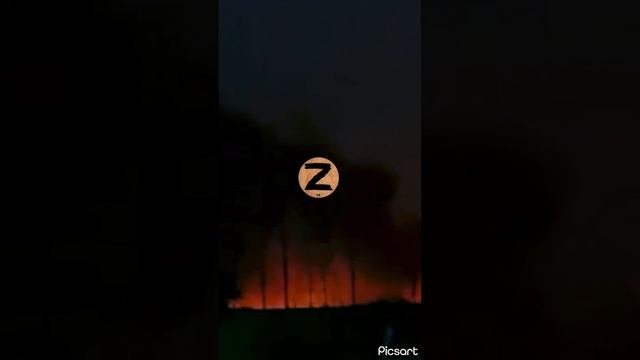 Видео с мест - в Запорожье один из прилетов пришелся на завод с устроенным там складом БК.