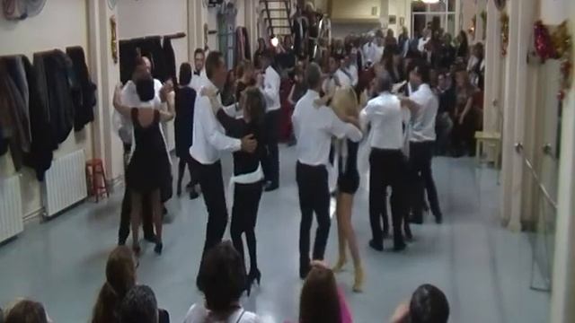 Exhibición de Navidad '12 Rueda de Bachata смотреть онлайн